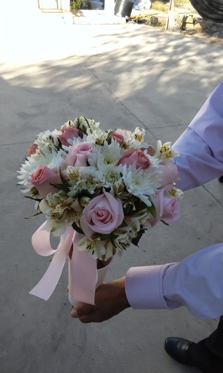 Ramo de Novia Vista Superior mostrando Selección Botánica de Flores Frescas y Eucalipto
