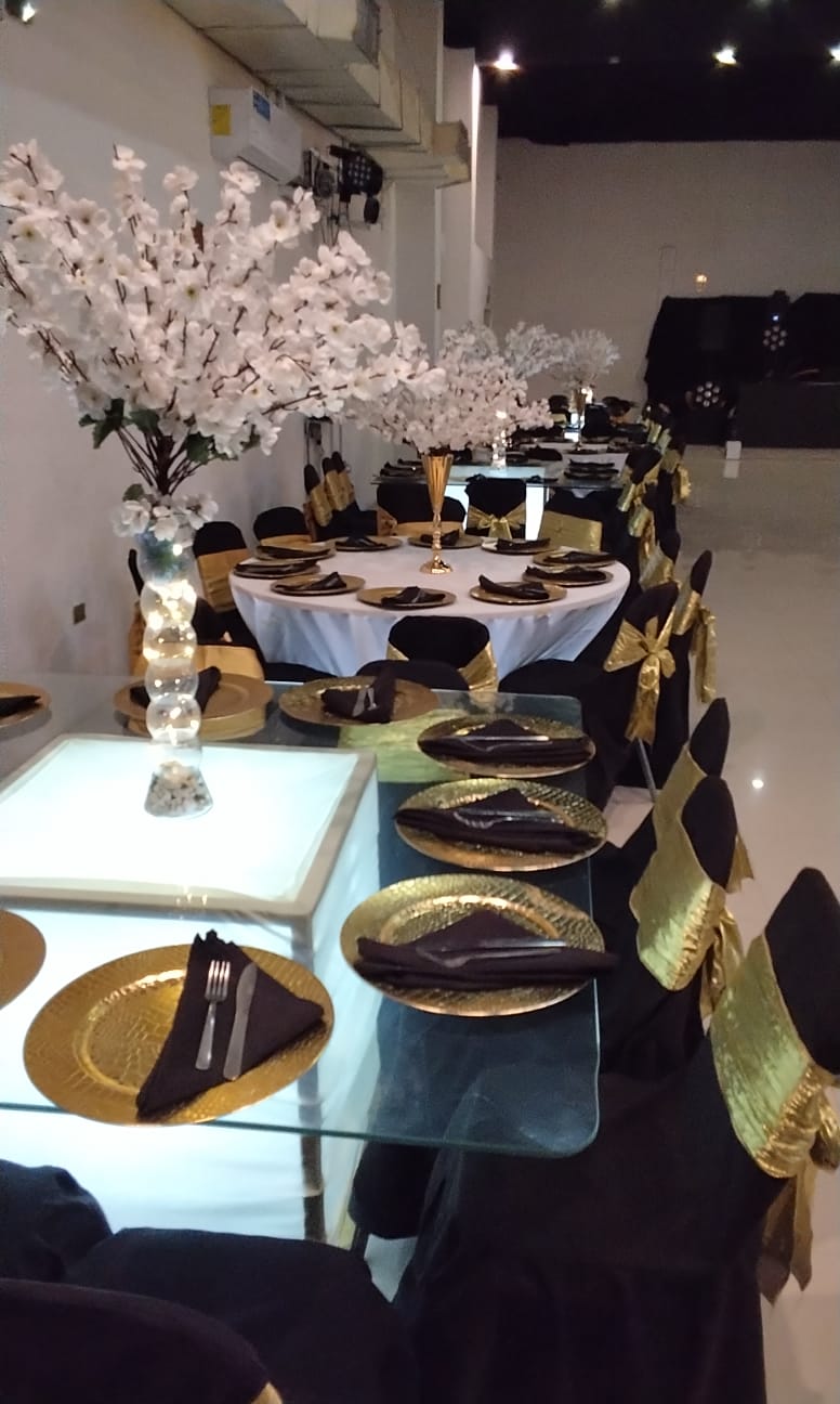 Floreros Cilíndricos de Cristal con Serie de Luces LED Cálidas Sumergidas y Ramos de Cerezo